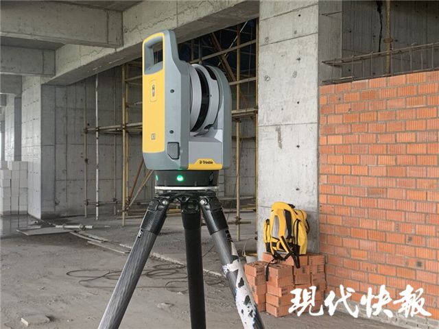 小块头大力气！墙板安装机器人现身南京可提起400公斤重量(图3)