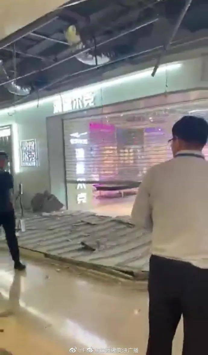 突发！福州一商场天花板坍塌！有人受伤……(图3)