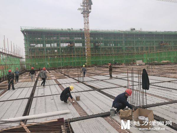 新化绿色装配式叠合楼板首装在资江中学异地新建食堂项目正式开工(图1)